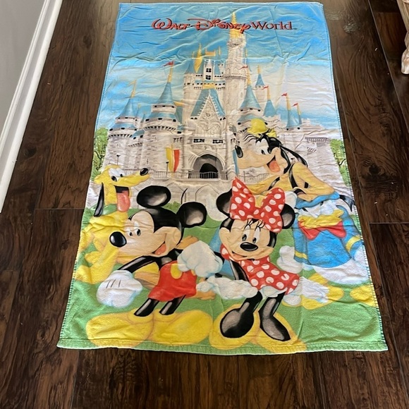 Walt Disney World Beach Towel - Picture 1 of 4
